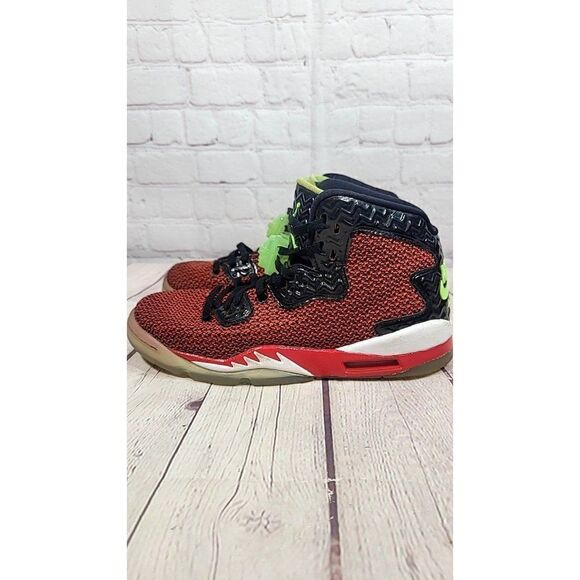 Nike AirJordan Spike Forty Youth Basketball Shoes Size 5Y - Picture 1 of 7